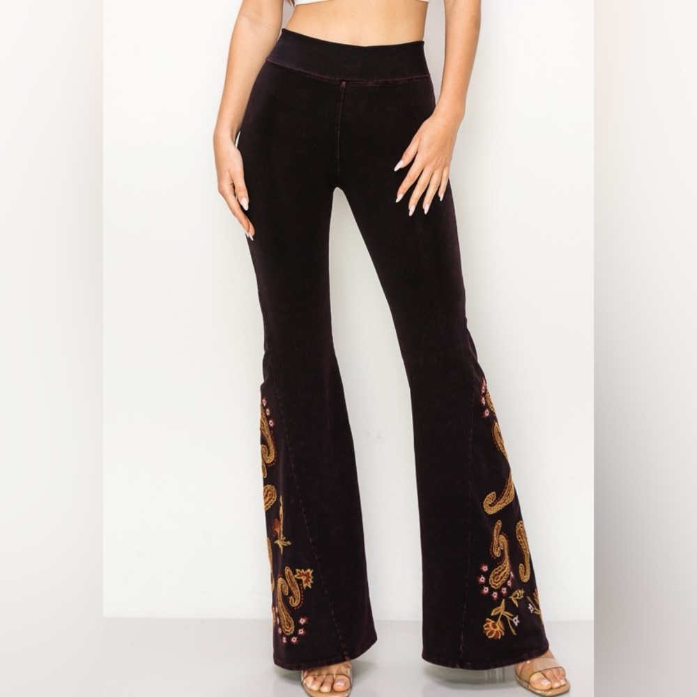 T party flared embroidered yoga pants